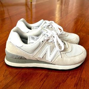 New Balance 574 sneakers sz 6 like new